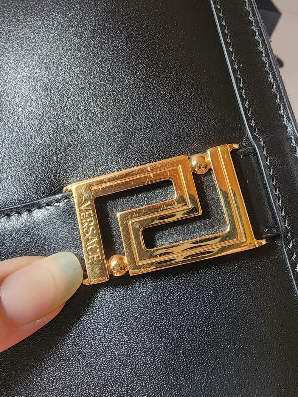 Versace Logo Detailed Zipped Wallet - Picture 3 of 15